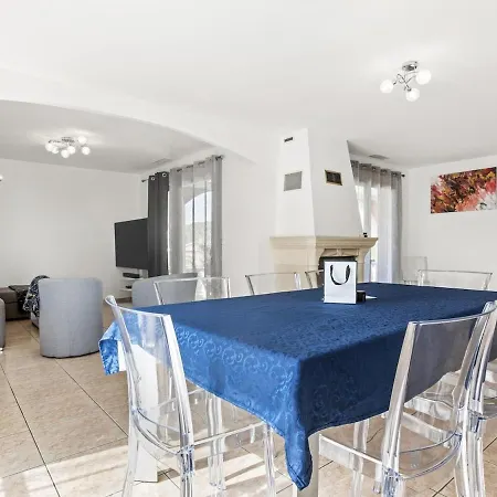 150m2, Piscine, Parking, Wifi, Clim 빌라 *